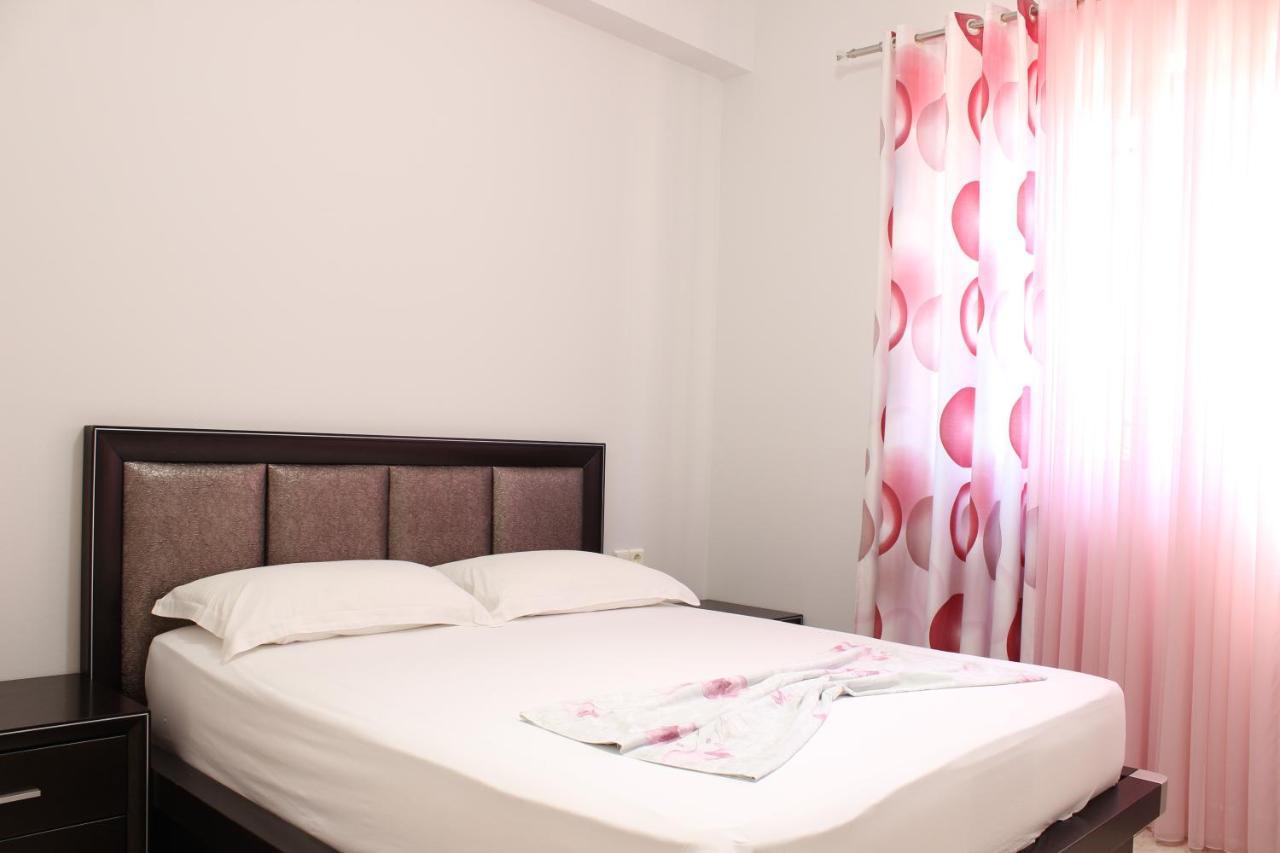 Leva'S Apartments Sarandë Buitenkant foto