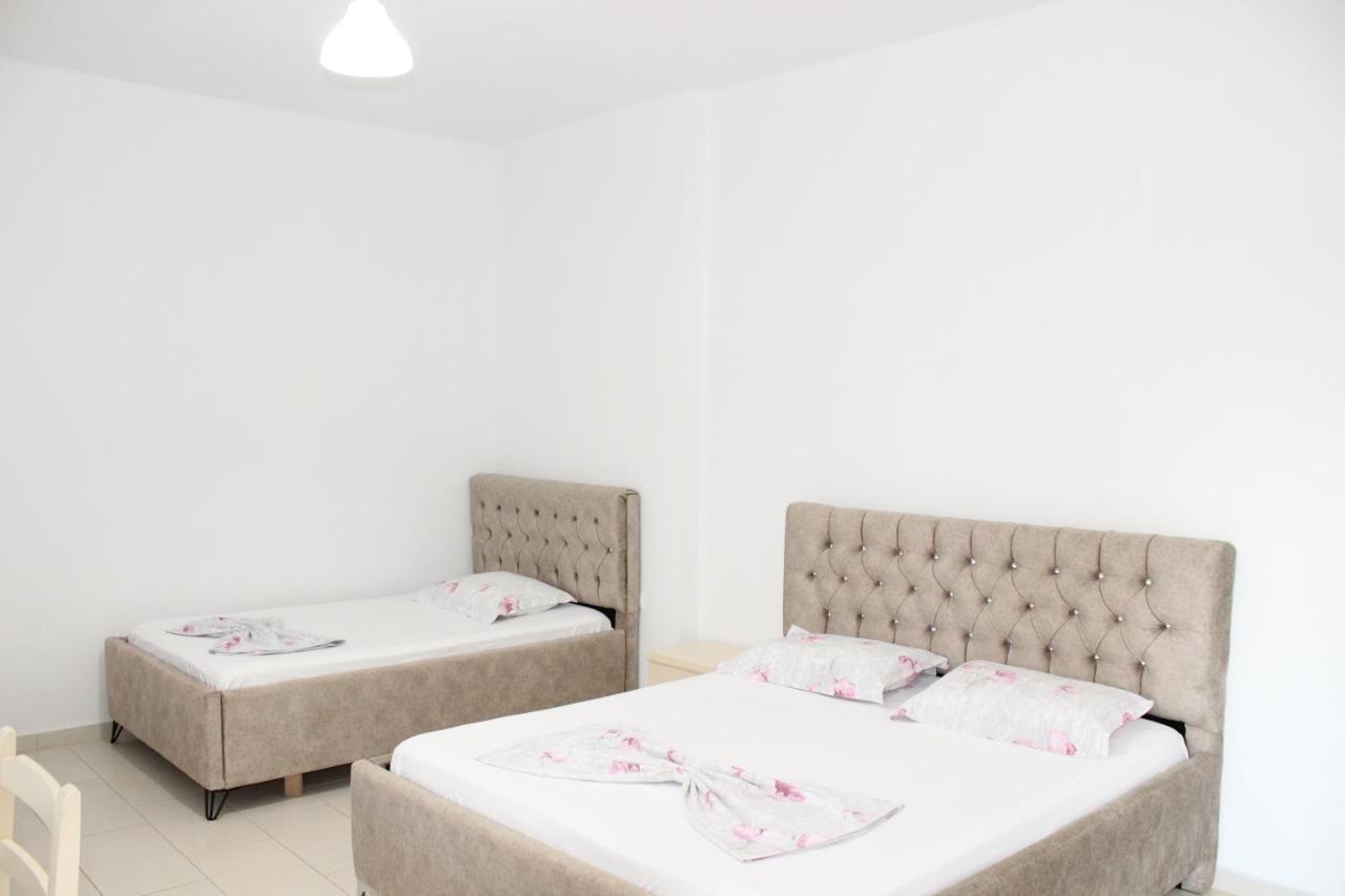 Leva'S Apartments Sarandë Buitenkant foto