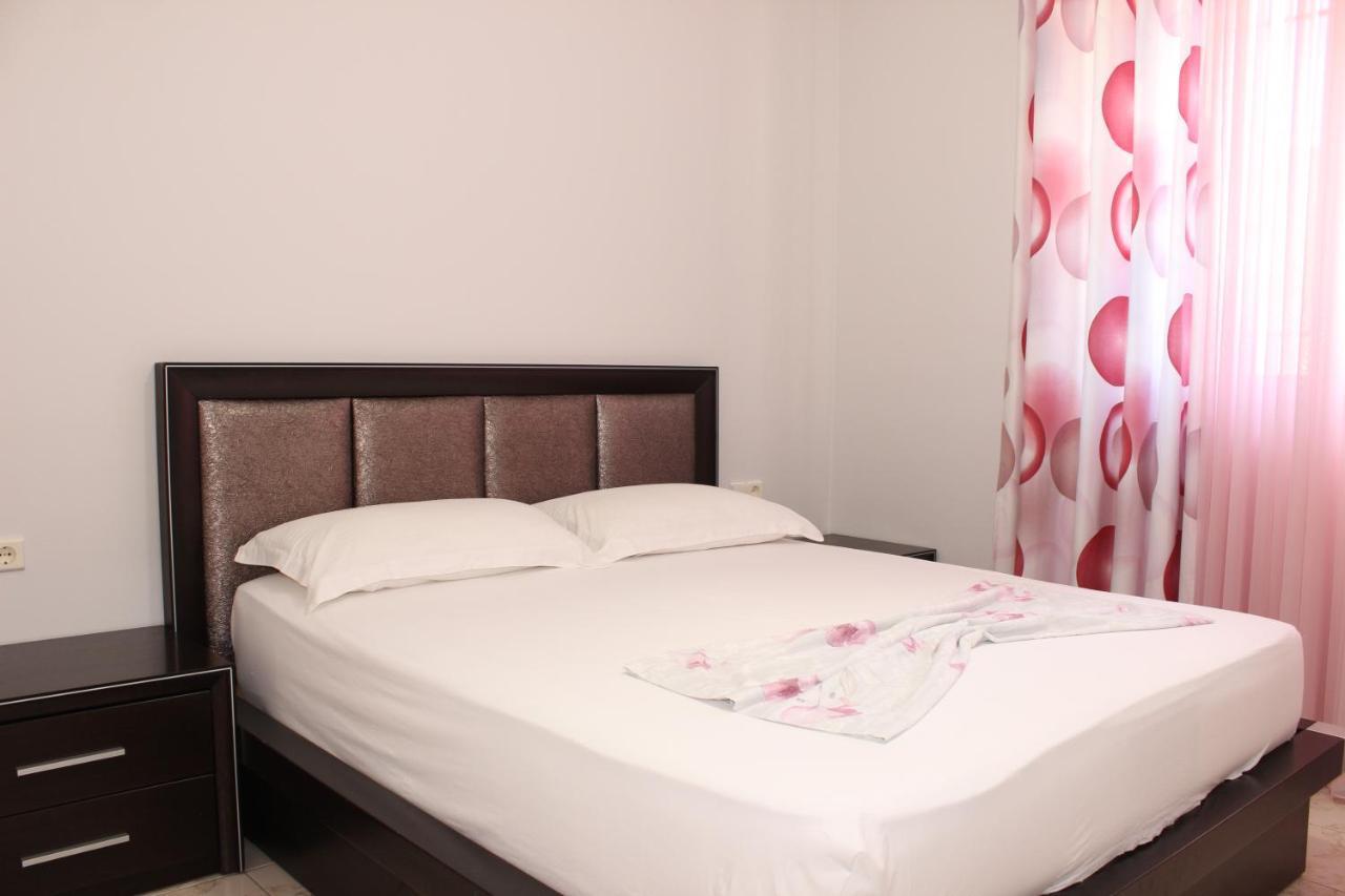 Leva'S Apartments Sarandë Buitenkant foto