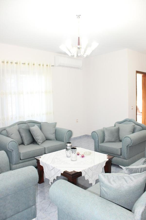 Leva'S Apartments Sarandë Buitenkant foto