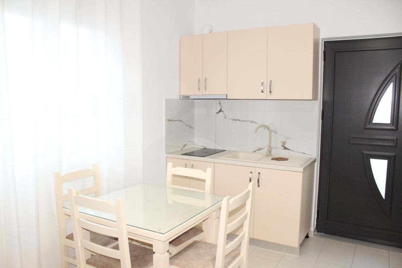 Leva'S Apartments Sarandë Buitenkant foto